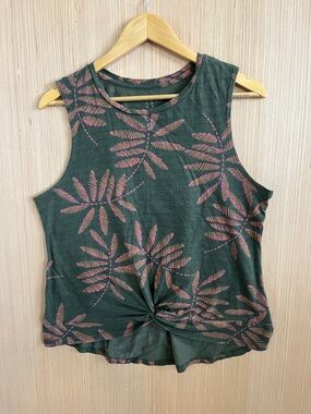 A new day sleeveless top green/tropical size large front knot